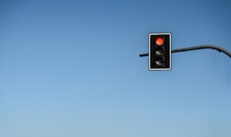 La importancia de un semáforo en rojo